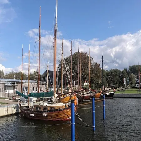 Reetdachhaus Am Bodden Mit Sauna * Fuhlendorf (Mecklenburg-Vorpommern)
